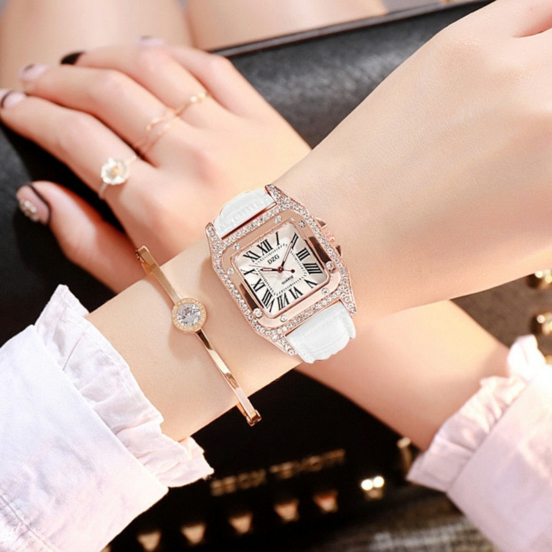 Relógio feminino elegante quadrado com strass.