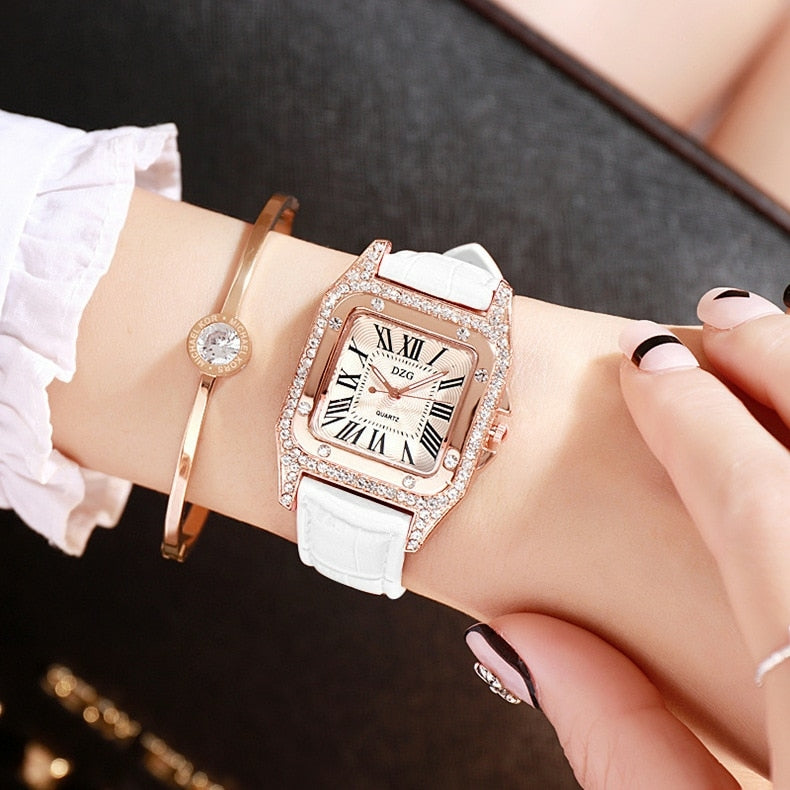 Relógio feminino elegante quadrado com strass.