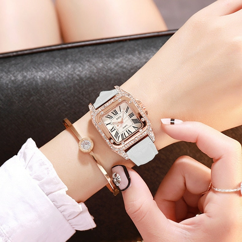 Relógio feminino elegante quadrado com strass.