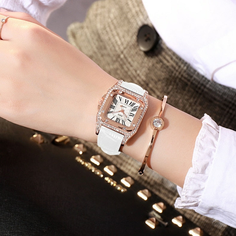 Relógio feminino elegante quadrado com strass.